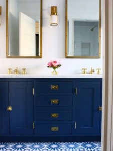 Çift Aynalı Mavi Renk Banyo Dolabı