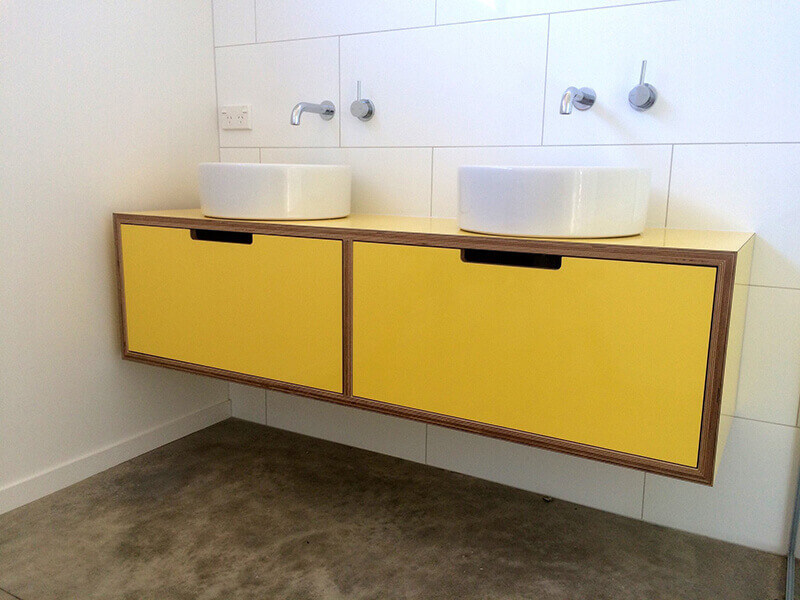 Çift Lavabolu Sarı Renk Banyo Dolabı Modeli
