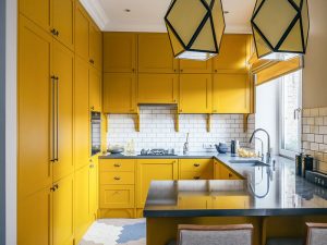 açık sarı mutfak dolabı