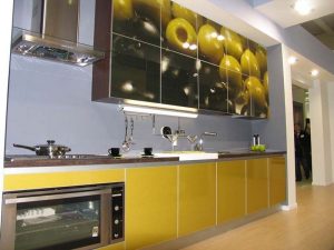 siyah sarı mutfak dolabı