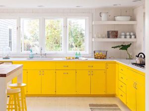 sarı beyaz mutfak dolabı